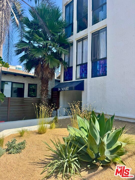 Properties 3 14 Mast Street