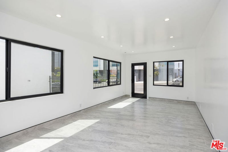 718 Centinela Avenue
