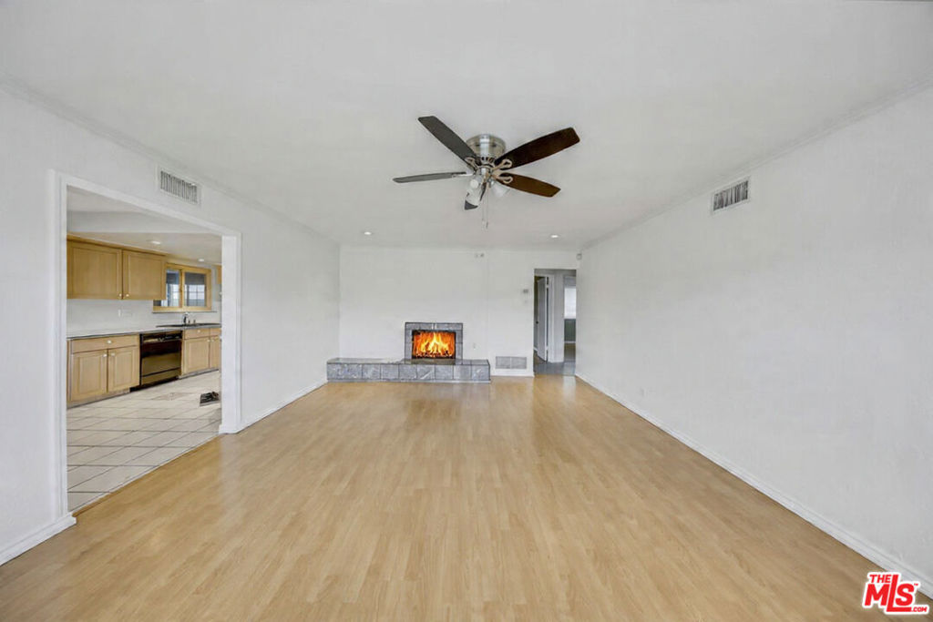 320 E Woodcroft Avenue