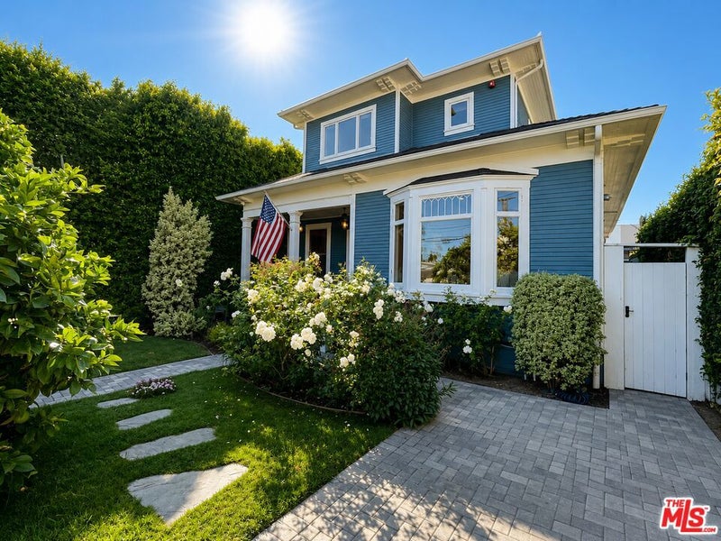 713 Bay Street