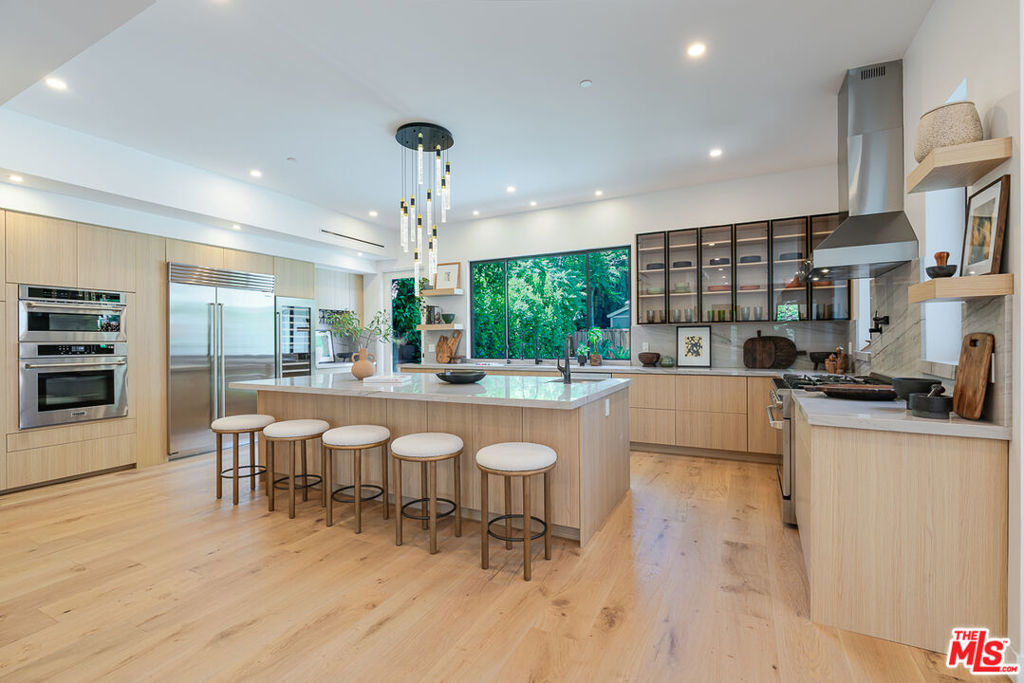 Properties 2 11559 La Maida Street