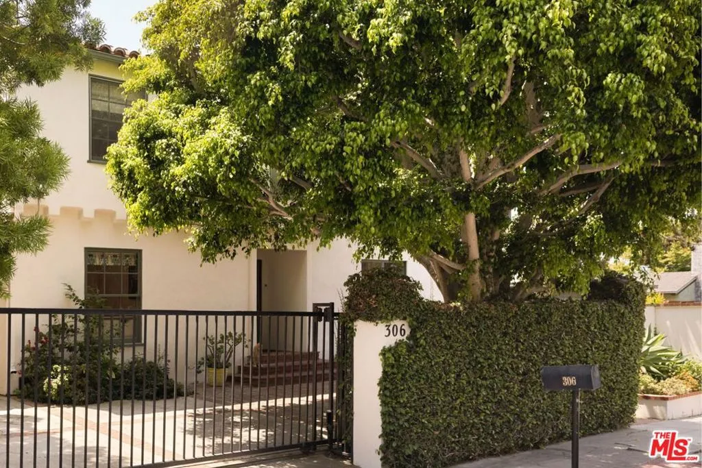 Santa Monica, California 90402, United States, 4 Bedrooms Bedrooms, ,4 BathroomsBathrooms,Residential,Pending,183023