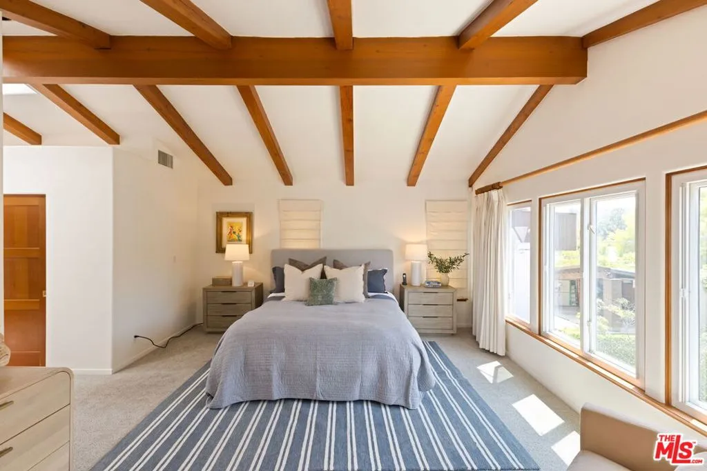 Santa Monica, California 90402, United States, 4 Bedrooms Bedrooms, ,4 BathroomsBathrooms,Residential,Pending,183023