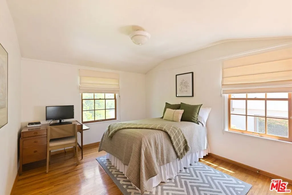 Santa Monica, California 90402, United States, 4 Bedrooms Bedrooms, ,4 BathroomsBathrooms,Residential,Pending,183023