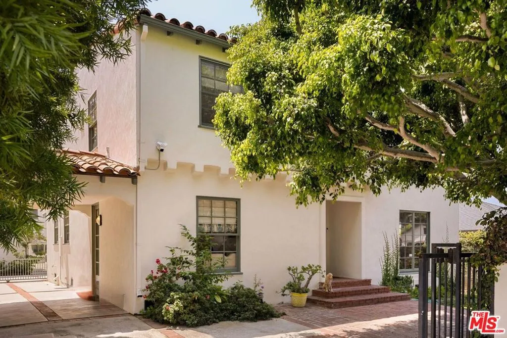 Santa Monica, California 90402, United States, 4 Bedrooms Bedrooms, ,4 BathroomsBathrooms,Residential,Pending,183023