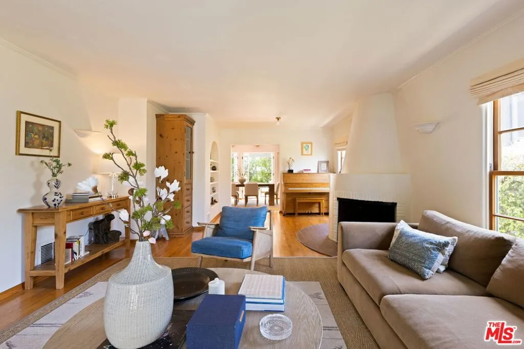 Santa Monica, California 90402, United States, 4 Bedrooms Bedrooms, ,4 BathroomsBathrooms,Residential,Pending,183023