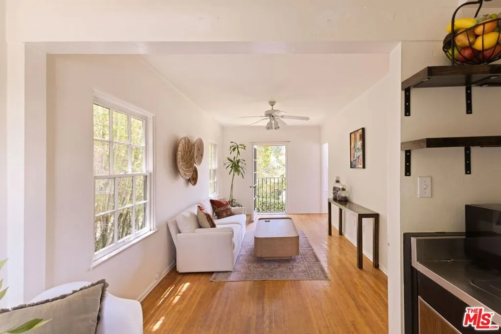 Santa Monica, California 90402, United States, 4 Bedrooms Bedrooms, ,4 BathroomsBathrooms,Residential,Pending,183023