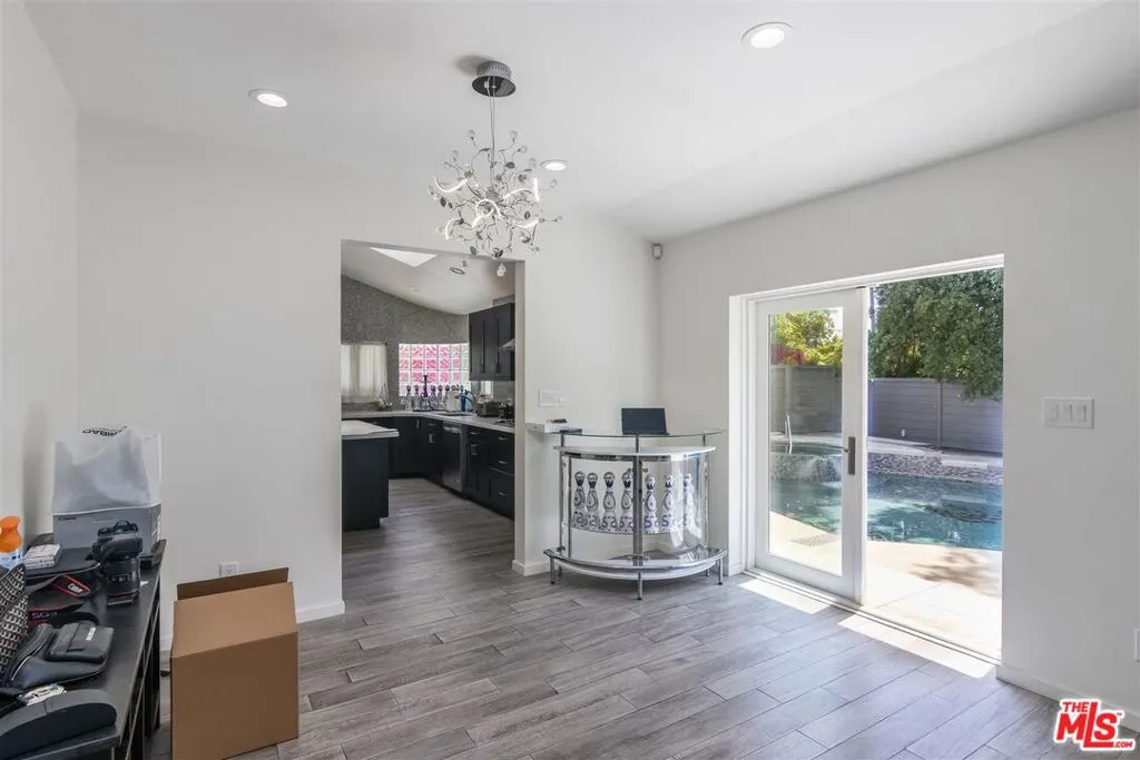 Los Angeles, California 90046, United States, 3 Bedrooms Bedrooms, ,2 BathroomsBathrooms,Residential,Active,139703