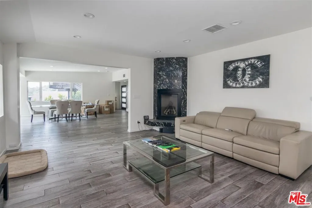 Los Angeles, California 90046, United States, 3 Bedrooms Bedrooms, ,2 BathroomsBathrooms,Residential,Active,139703