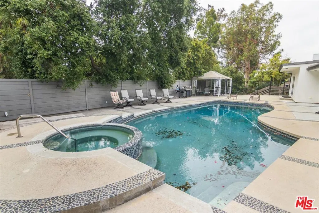 Los Angeles, California 90046, United States, 3 Bedrooms Bedrooms, ,2 BathroomsBathrooms,Residential,Active,139703