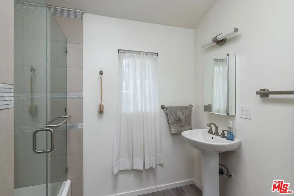 Los Angeles, California 90046, United States, 3 Bedrooms Bedrooms, ,2 BathroomsBathrooms,Residential,Active,139703