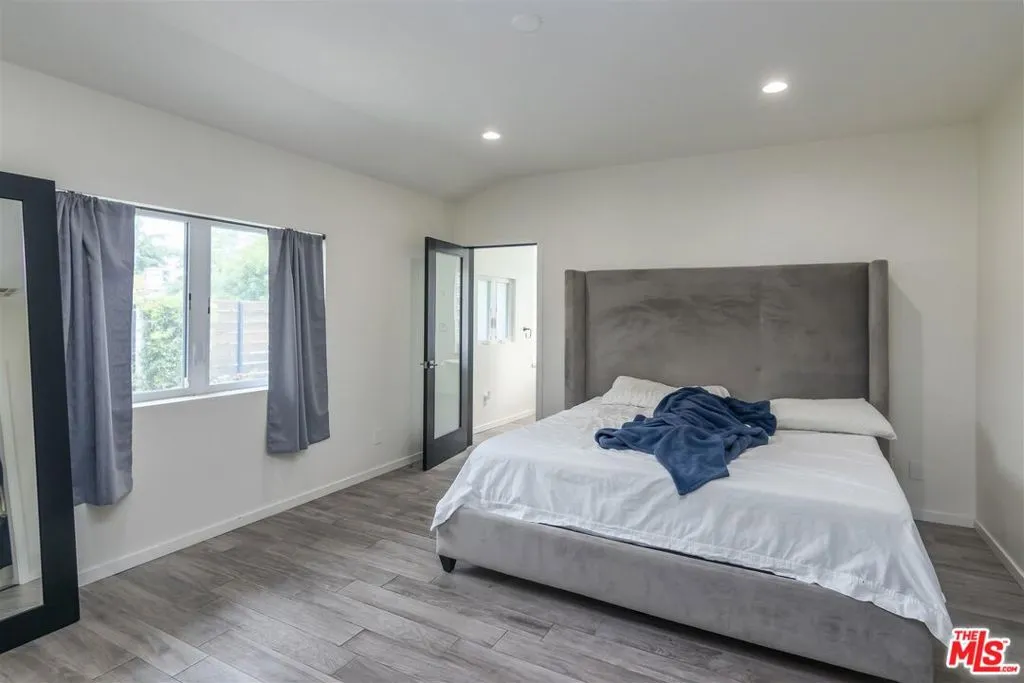 Los Angeles, California 90046, United States, 3 Bedrooms Bedrooms, ,2 BathroomsBathrooms,Residential,Active,139703