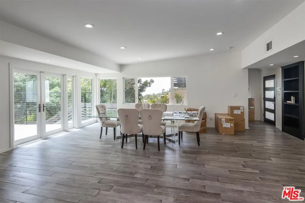 Los Angeles, California 90046, United States, 3 Bedrooms Bedrooms, ,2 BathroomsBathrooms,Residential,Active,139703