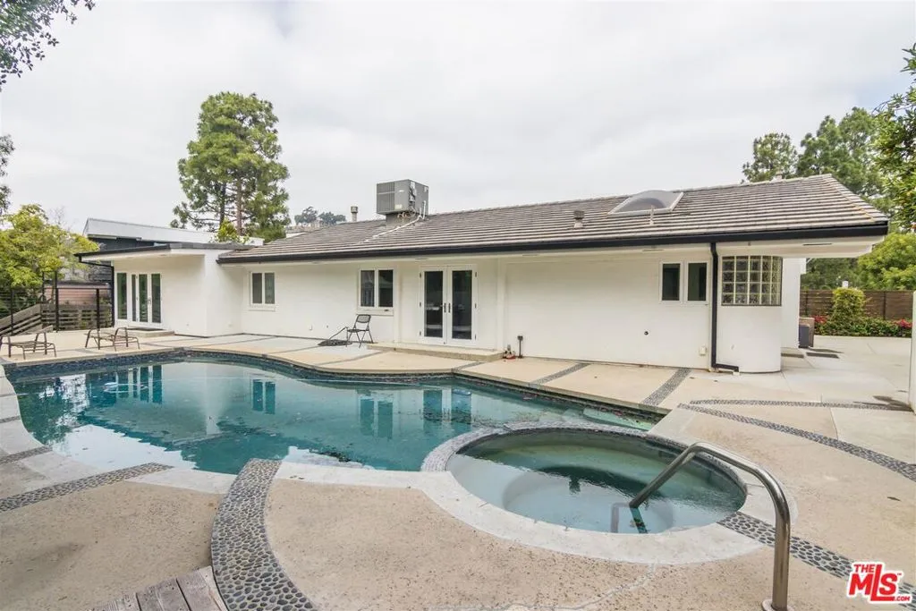 Los Angeles, California 90046, United States, 3 Bedrooms Bedrooms, ,2 BathroomsBathrooms,Residential,Active,139703