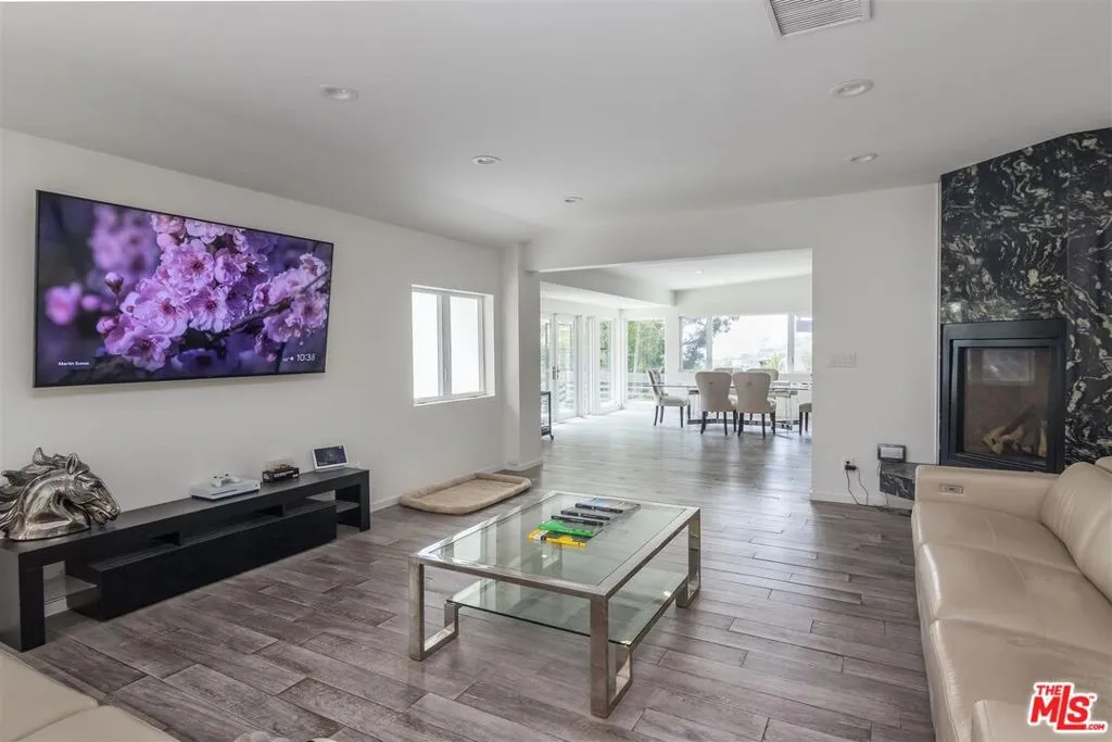 Los Angeles, California 90046, United States, 3 Bedrooms Bedrooms, ,2 BathroomsBathrooms,Residential,Active,139703