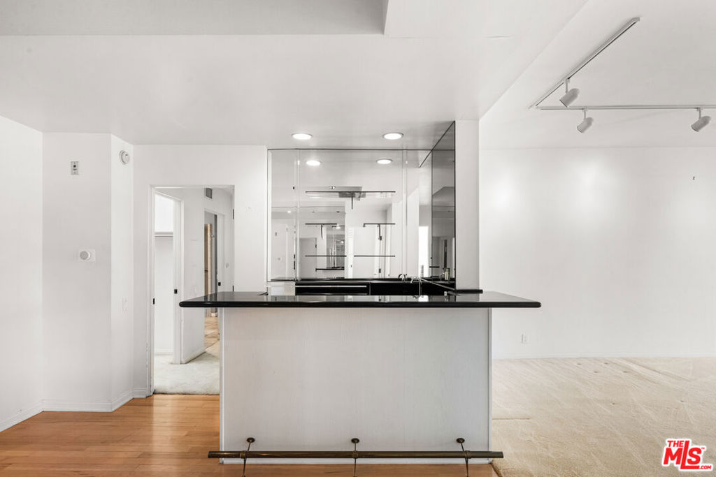 4454 Ventura Canyon Avenue 103