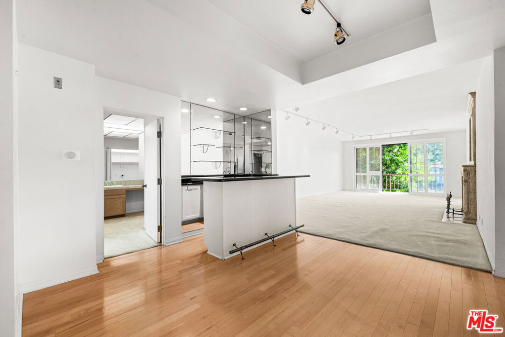 4454 Ventura Canyon Avenue 103