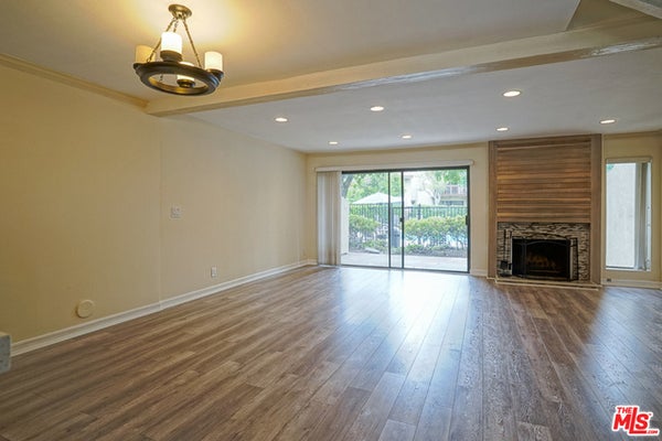 5760 OWENSMOUTH AVE UNIT 14, WOODLAND HILLS, CA 91367 - Image fe9c8ad4cb5c8d9e276901065fbd0d29/3685883659