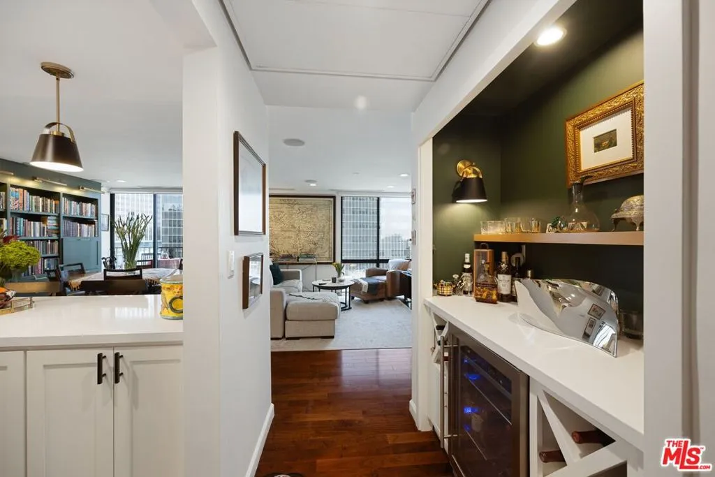 Los Angeles, California 90067, United States, 2 Bedrooms Bedrooms, ,2 BathroomsBathrooms,Residential,Active,176421