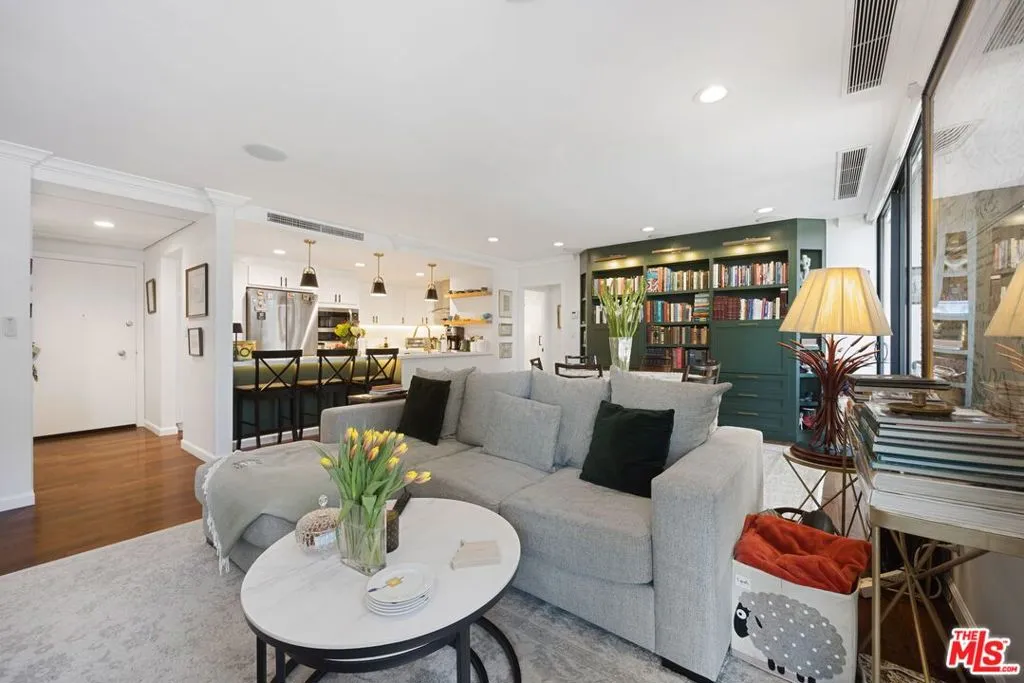 Los Angeles, California 90067, United States, 2 Bedrooms Bedrooms, ,2 BathroomsBathrooms,Residential,Active,176421