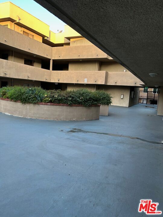 10901 Laurel Canyon Boulevard 101