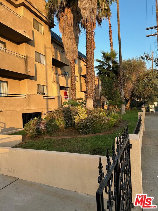 10901 Laurel Canyon Boulevard 101