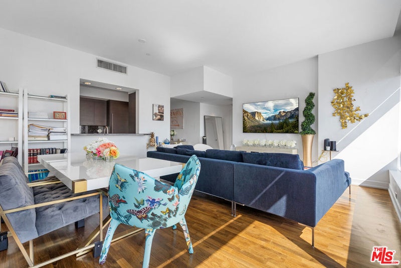 900 W Olympic Boulevard 31i