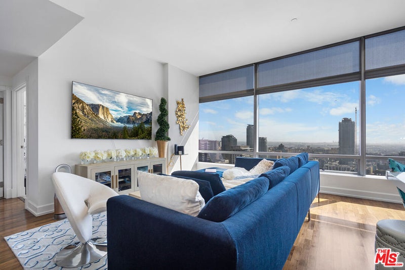 900 W Olympic Boulevard 31i