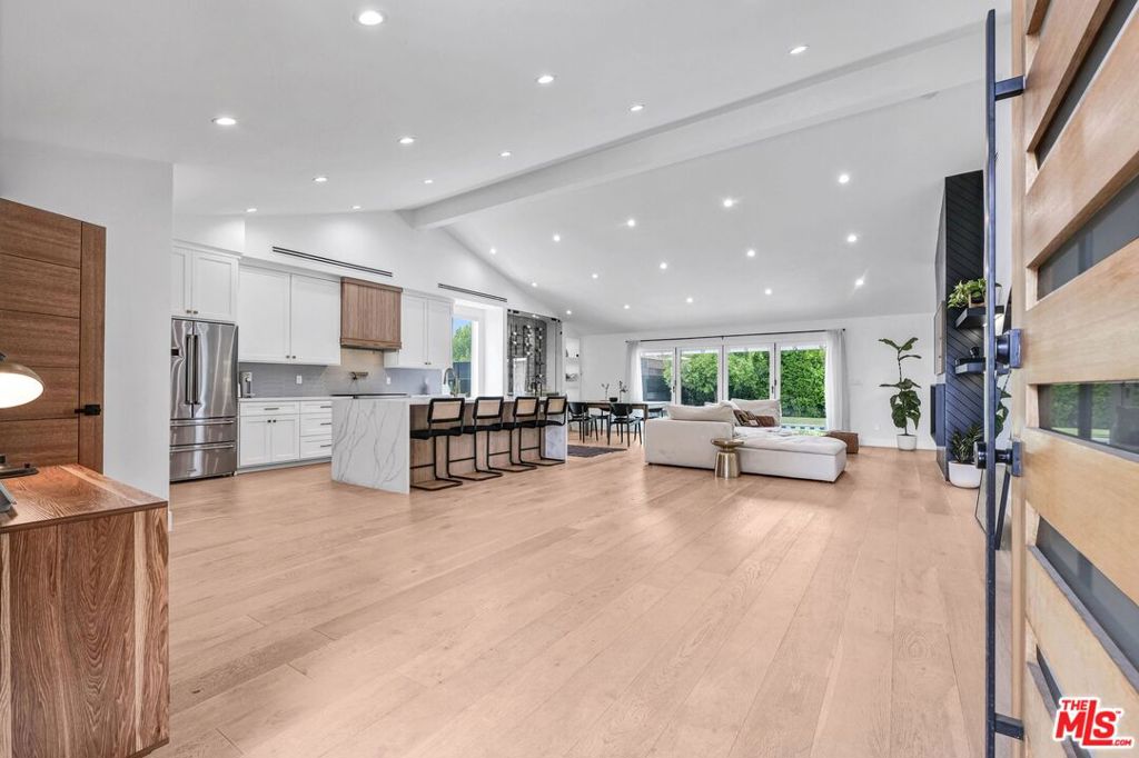 13117 Magnolia Boulevard