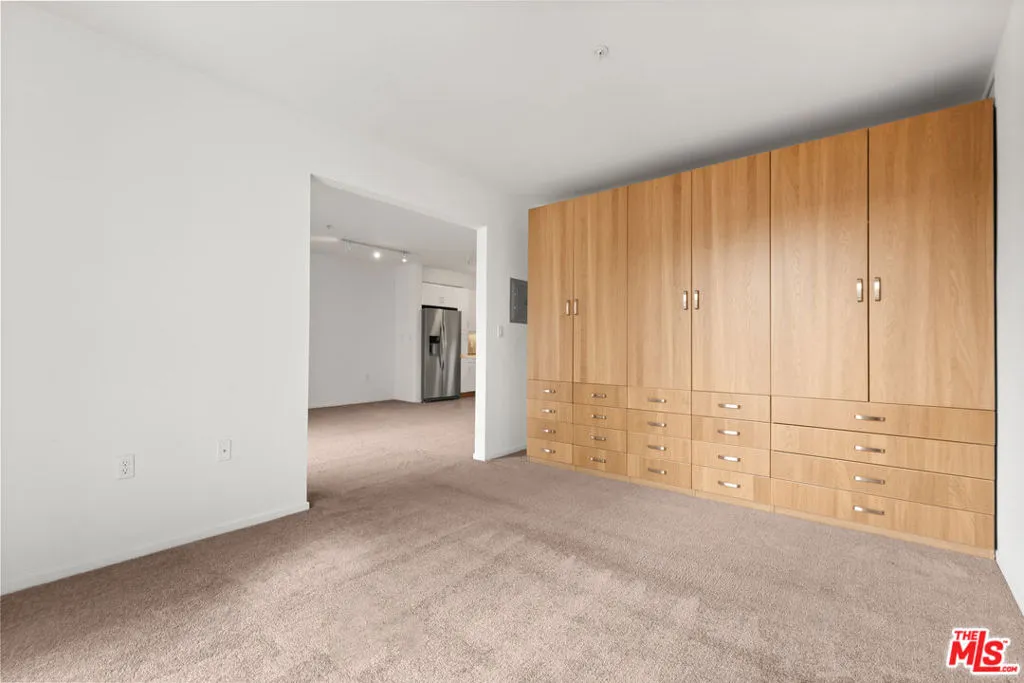 Los Angeles, California 90012, United States, 2 Bedrooms Bedrooms, ,2 BathroomsBathrooms,Residential,Active,226675