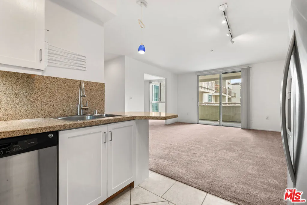 Los Angeles, California 90012, United States, 2 Bedrooms Bedrooms, ,2 BathroomsBathrooms,Residential,Active,226675