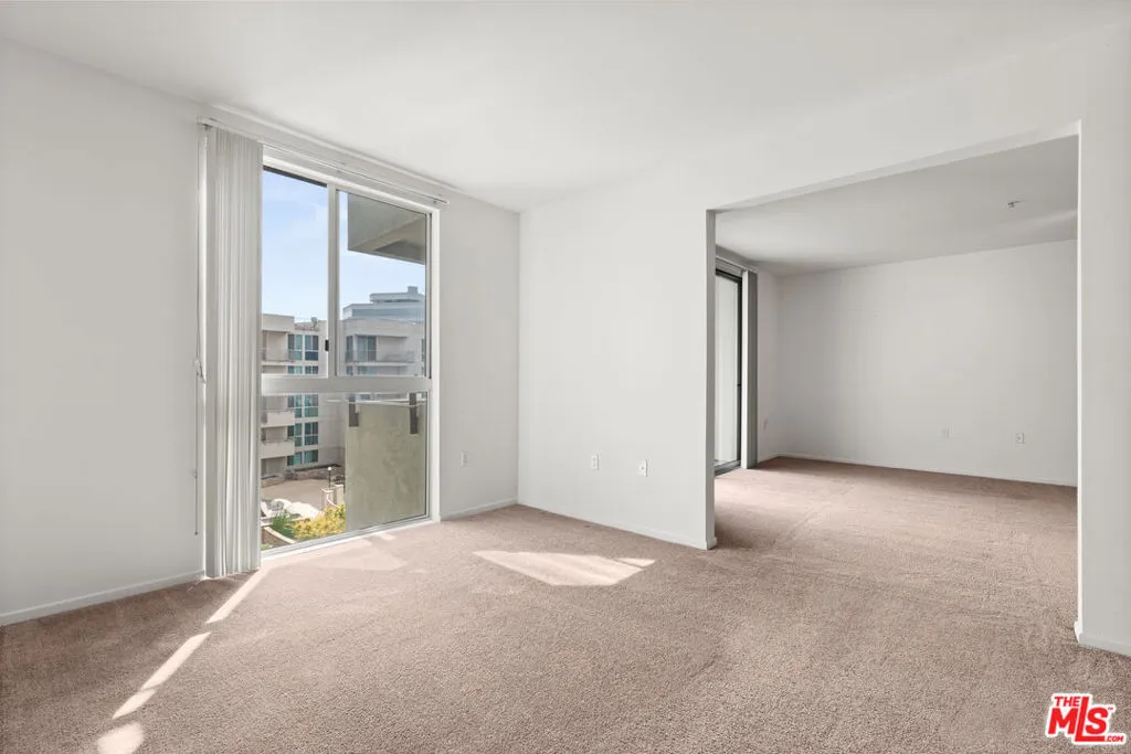 Los Angeles, California 90012, United States, 2 Bedrooms Bedrooms, ,2 BathroomsBathrooms,Residential,Active,226675