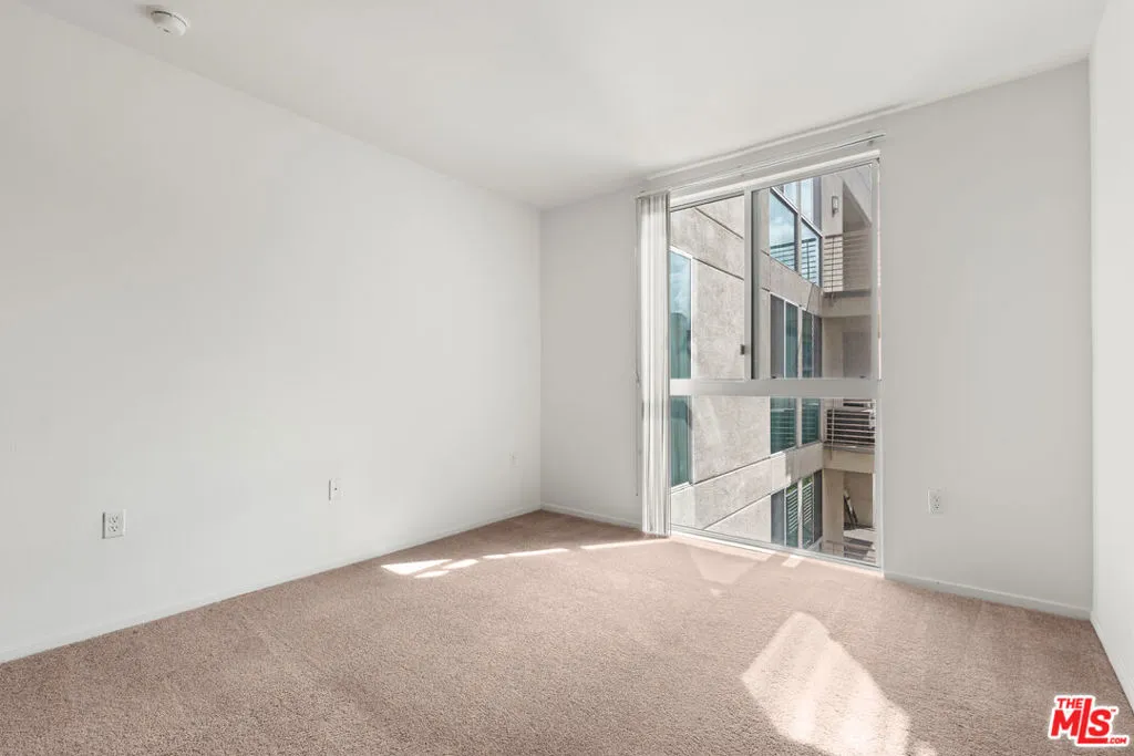 Los Angeles, California 90012, United States, 2 Bedrooms Bedrooms, ,2 BathroomsBathrooms,Residential,Active,226675