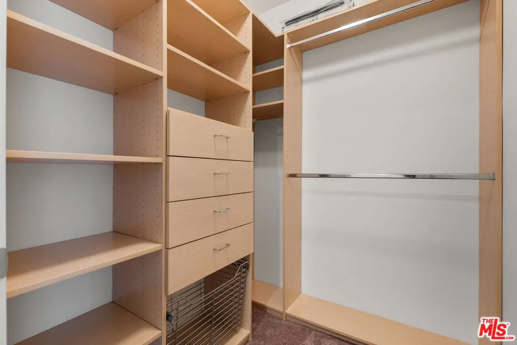 Los Angeles, California 90012, United States, 2 Bedrooms Bedrooms, ,2 BathroomsBathrooms,Residential,Active,226675