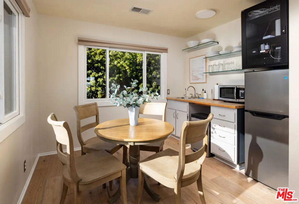 Santa Barbara, California 93109, United States, 5 Bedrooms Bedrooms, ,4 BathroomsBathrooms,Residential,Active,225685