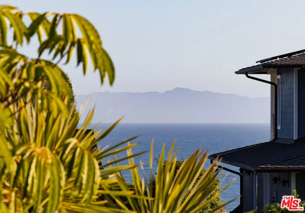 Santa Barbara, California 93109, United States, 5 Bedrooms Bedrooms, ,4 BathroomsBathrooms,Residential,Active,225685