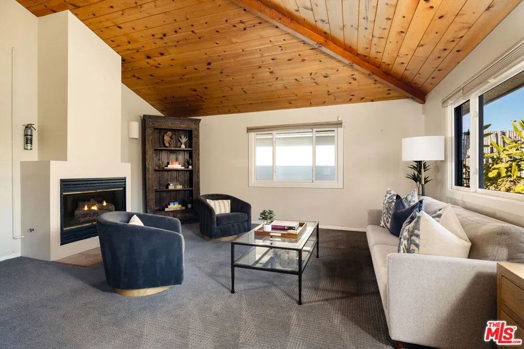 Santa Barbara, California 93109, United States, 5 Bedrooms Bedrooms, ,4 BathroomsBathrooms,Residential,Active,225685