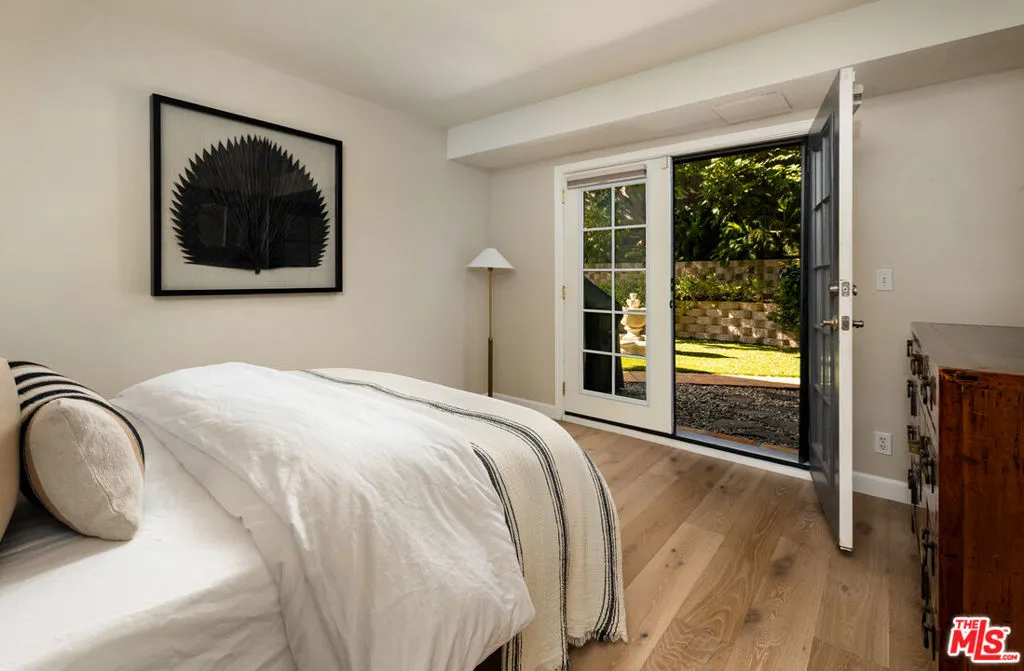 Santa Barbara, California 93109, United States, 5 Bedrooms Bedrooms, ,4 BathroomsBathrooms,Residential,Active,225685