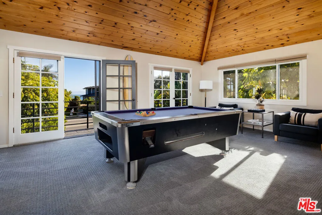 Santa Barbara, California 93109, United States, 5 Bedrooms Bedrooms, ,4 BathroomsBathrooms,Residential,Active,225685