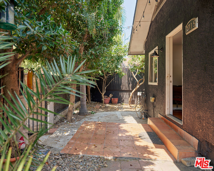 2715 Guirado Street