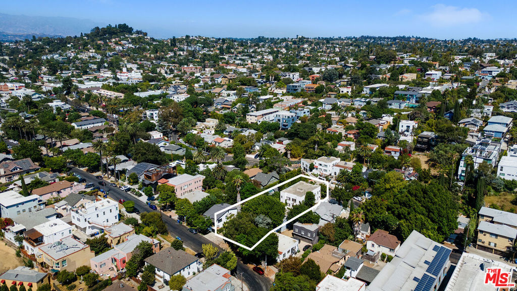 905 Sanborn Avenue
