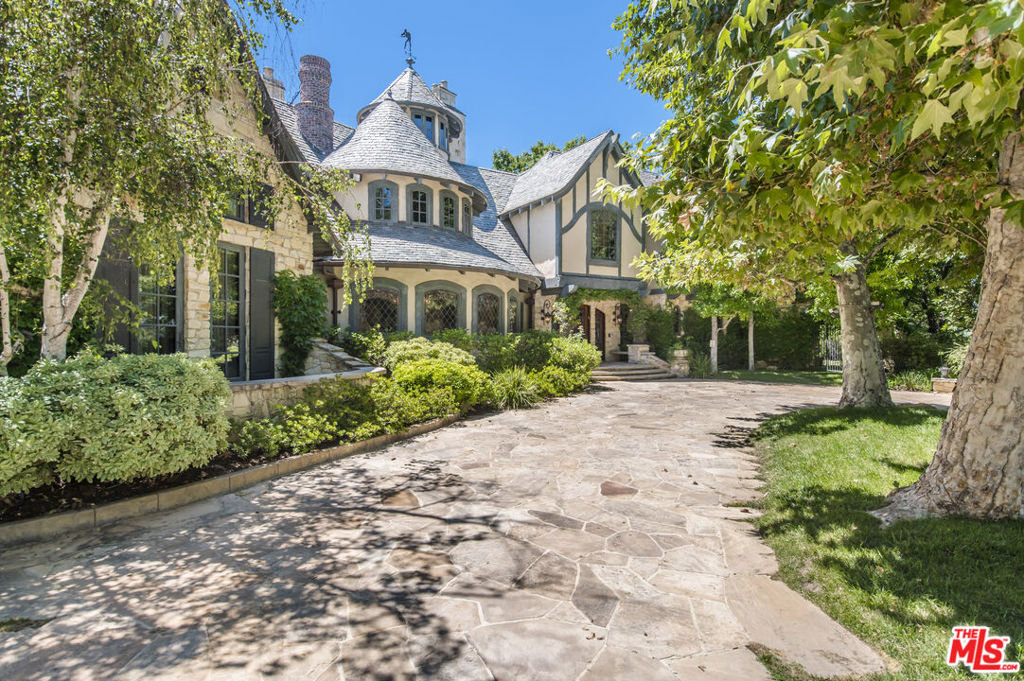 25010 Thousand Peaks Road