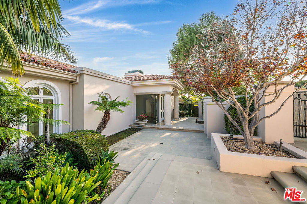 1136 Calle Vista Drive