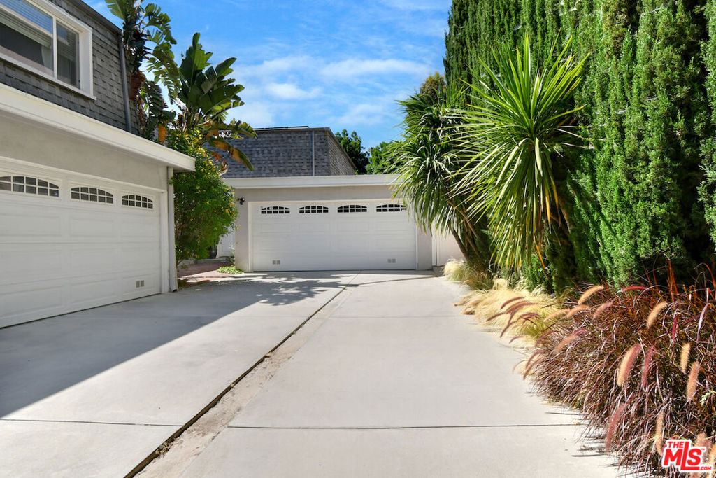 Properties 2 14128 Dickens Street