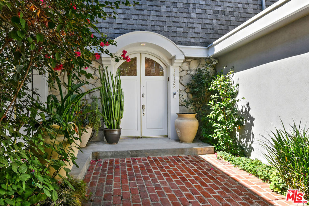 Properties 4 14128 Dickens Street