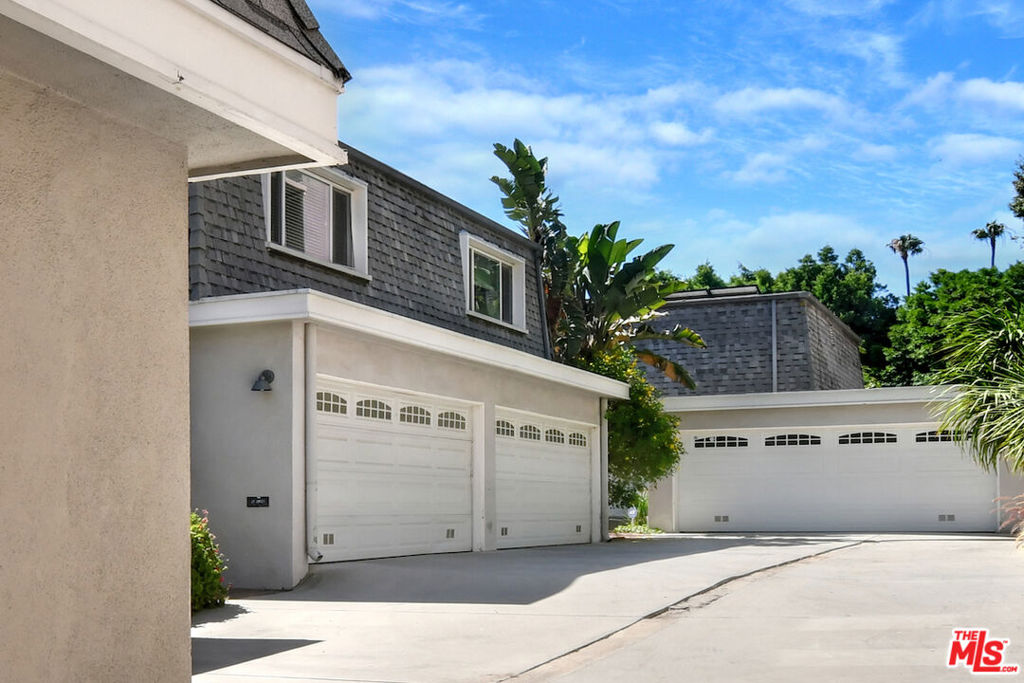Properties 3 14128 Dickens Street