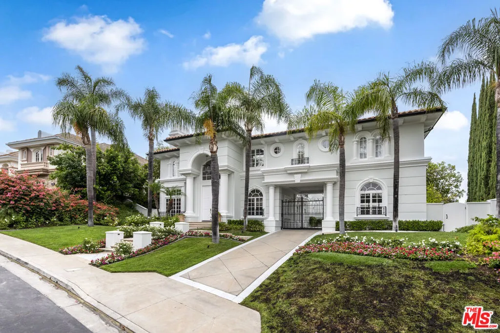 Tarzana, California 91356, United States, 6 Bedrooms Bedrooms, ,7 BathroomsBathrooms,Residential,Active,168190