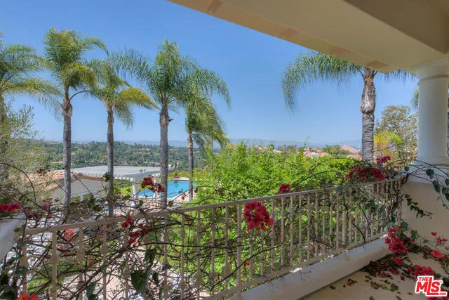 Tarzana, California 91356, United States, 6 Bedrooms Bedrooms, ,7 BathroomsBathrooms,Residential,Active,168190