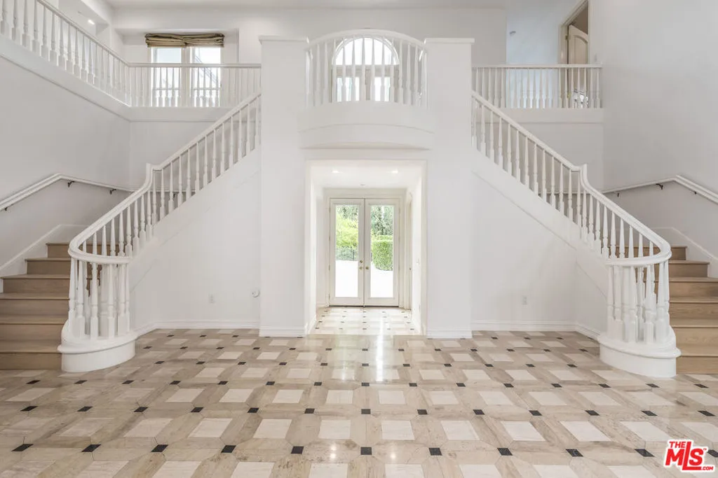 Tarzana, California 91356, United States, 6 Bedrooms Bedrooms, ,7 BathroomsBathrooms,Residential,Active,168190