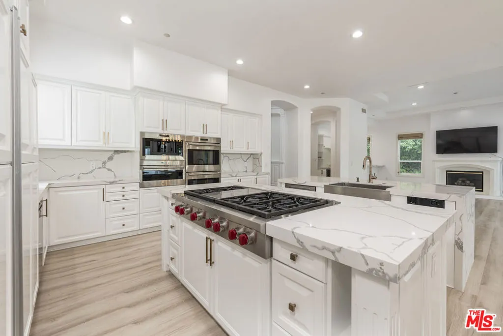 Tarzana, California 91356, United States, 6 Bedrooms Bedrooms, ,7 BathroomsBathrooms,Residential,Active,168190